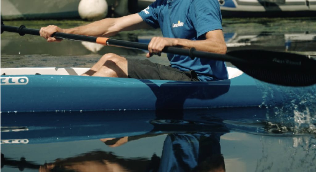Paddler driving a FLOWFORCE blade through the water