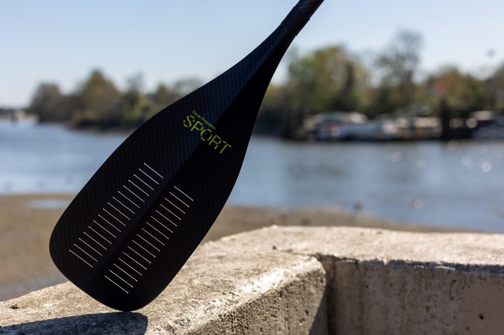 FLOWFORCE SPORT paddle blade with its slotted cut pattern